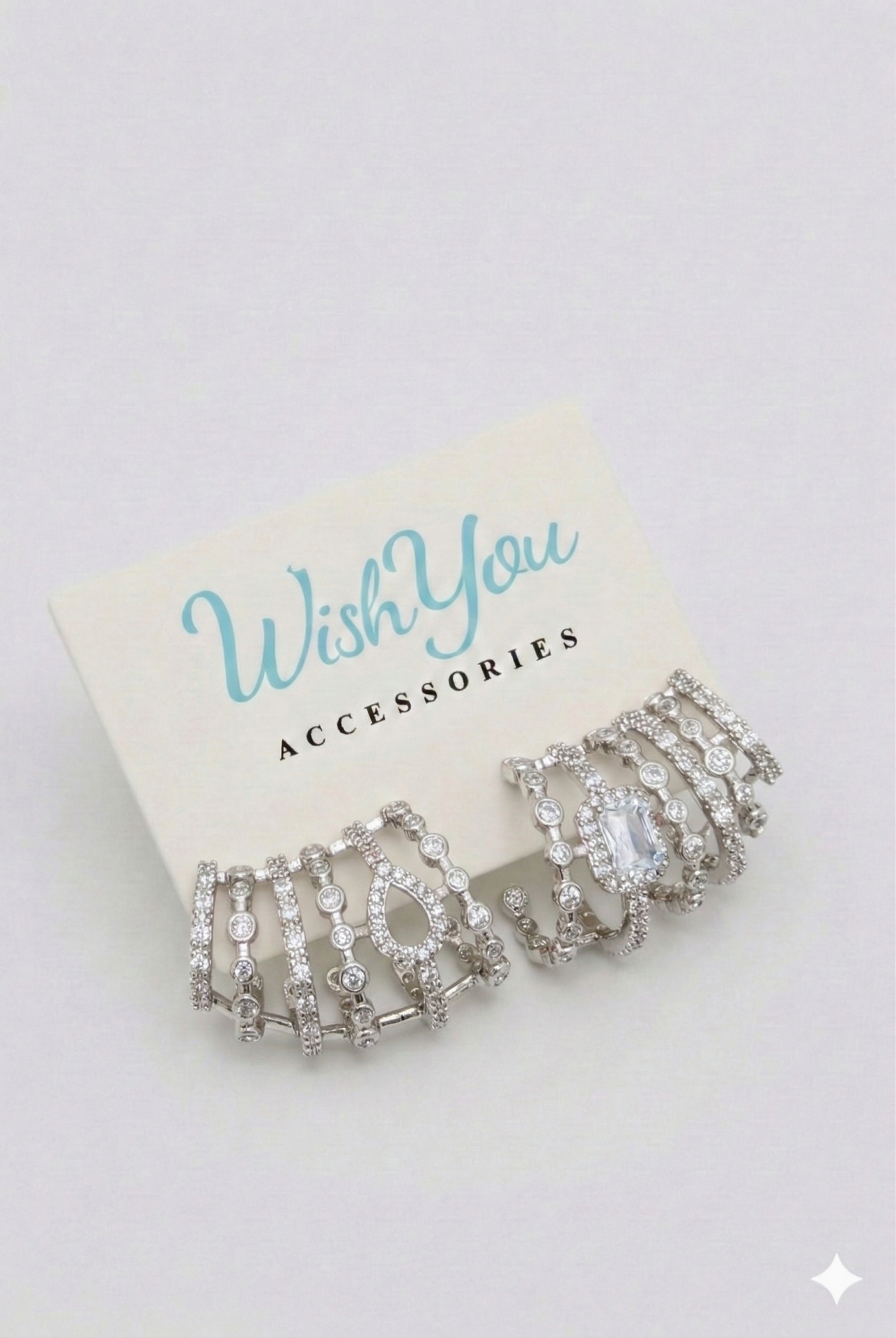 Gümüş Renkli Çoklu Görünen Taşlı Küpe