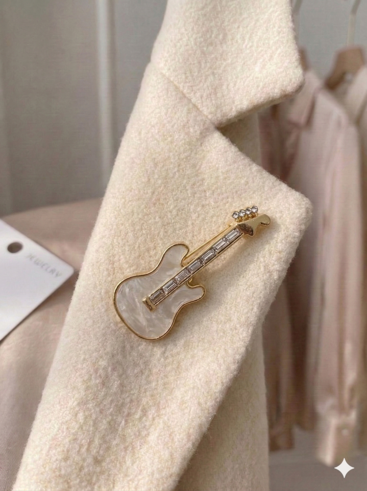 Beyaz Sedefli Gitar Broşu