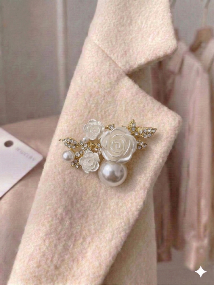 İnicili & Taşlı Gül Rozetli