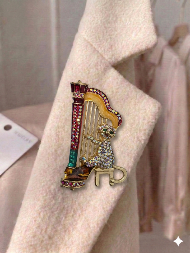 Kırmızı Arp Çalan Kedi