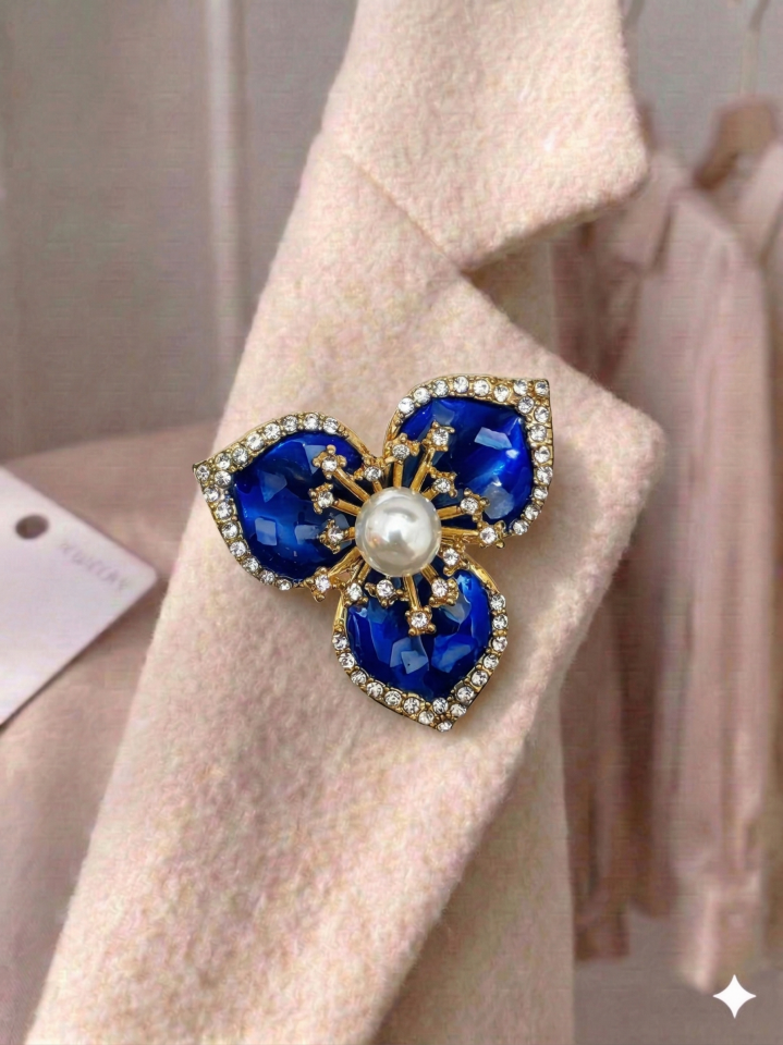Mavi Renkli Taşlı & İncili Çiçek Rozeti