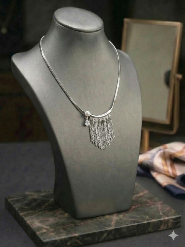 PÜSKÜLLÜ SİLVER KOLYE