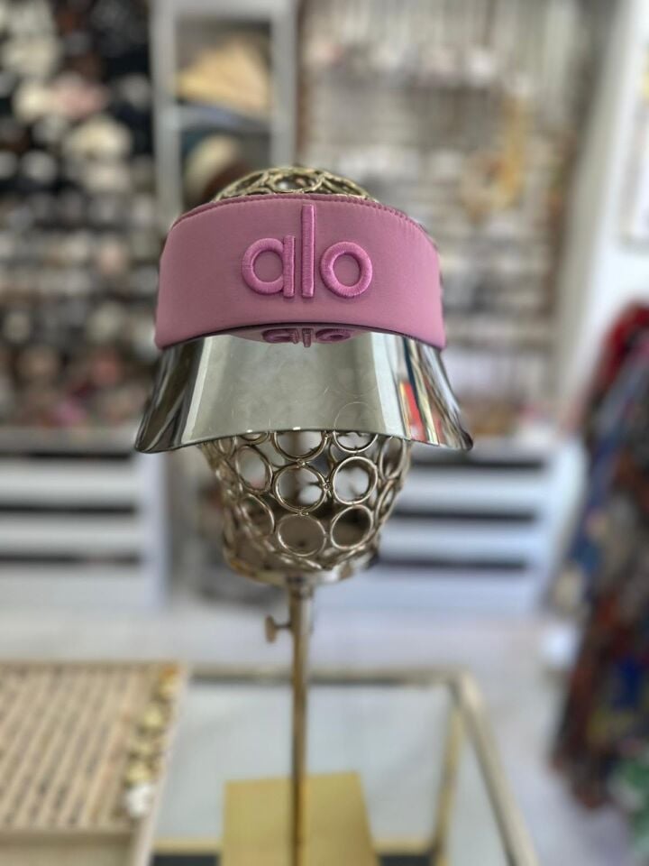 Dusty Rose Nakışlı Şeffaf Vizör şapka