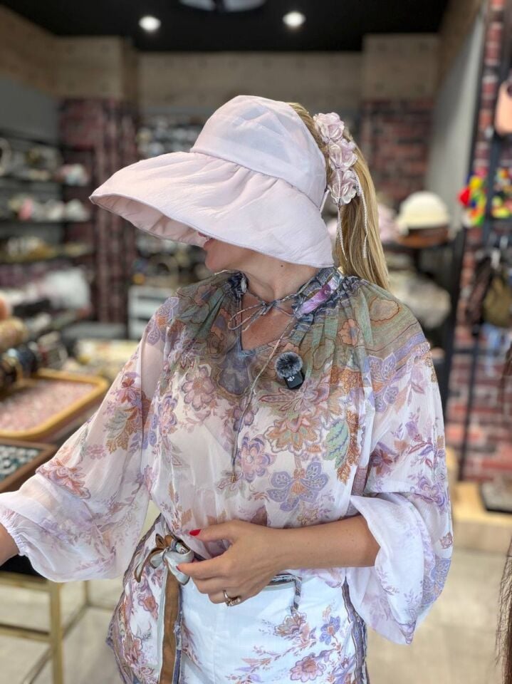 PUDRA PEMBE SOFT DÜZ VİZÖR ŞAPKA (MEMBRANLI, FİYONKSUZ)