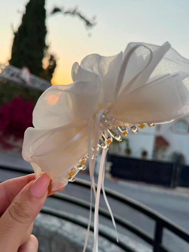 İncili Ay Ekru Muz Toka