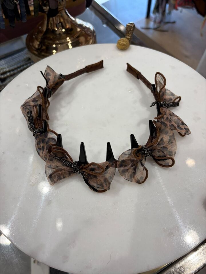 Leopar Fiyonklu Taç