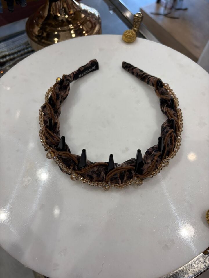 Kahverengi Desenli Tül & Boncuklu Taç